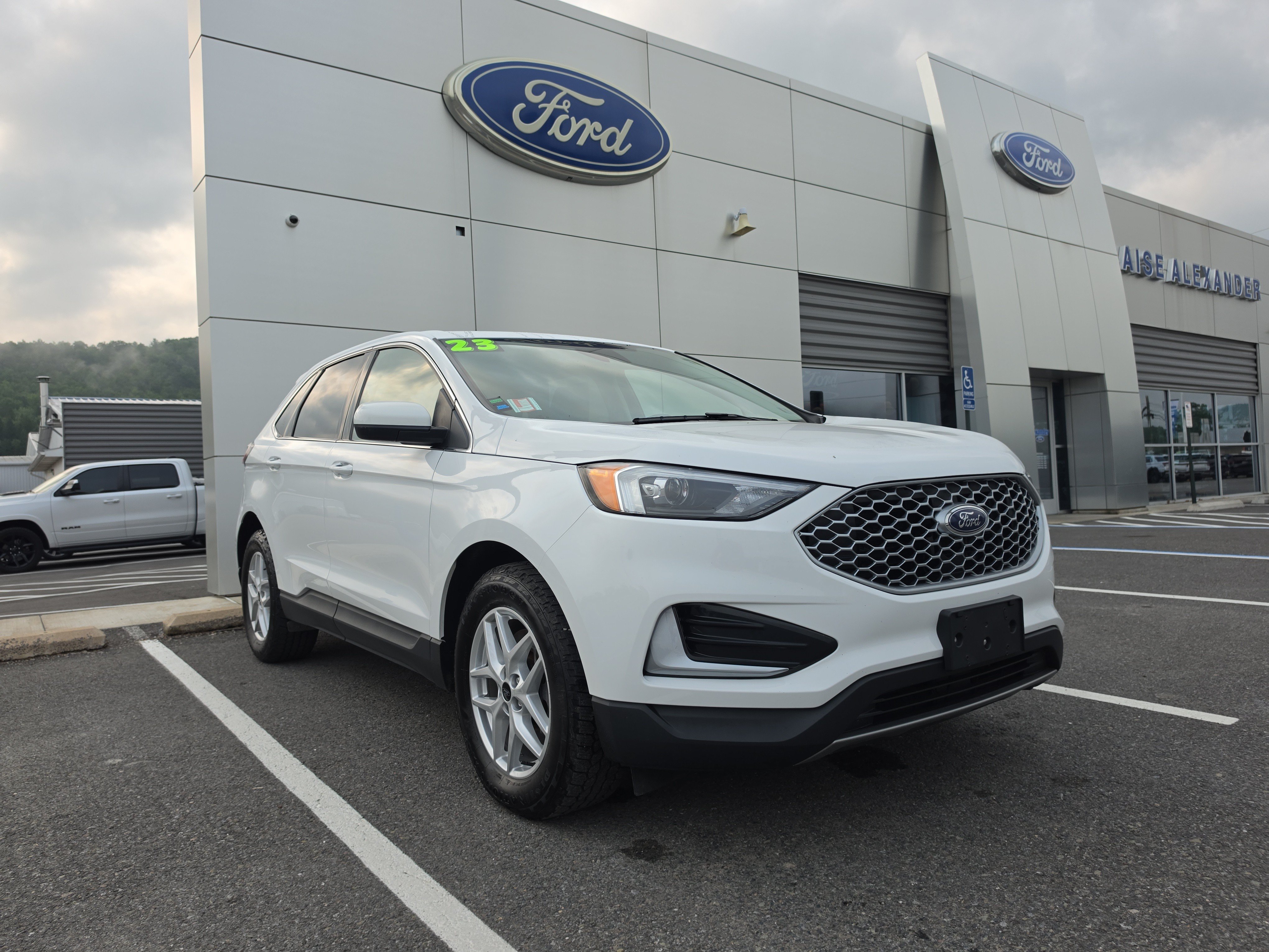 Used 2023 Ford Edge SEL AWD/4WD image 1
