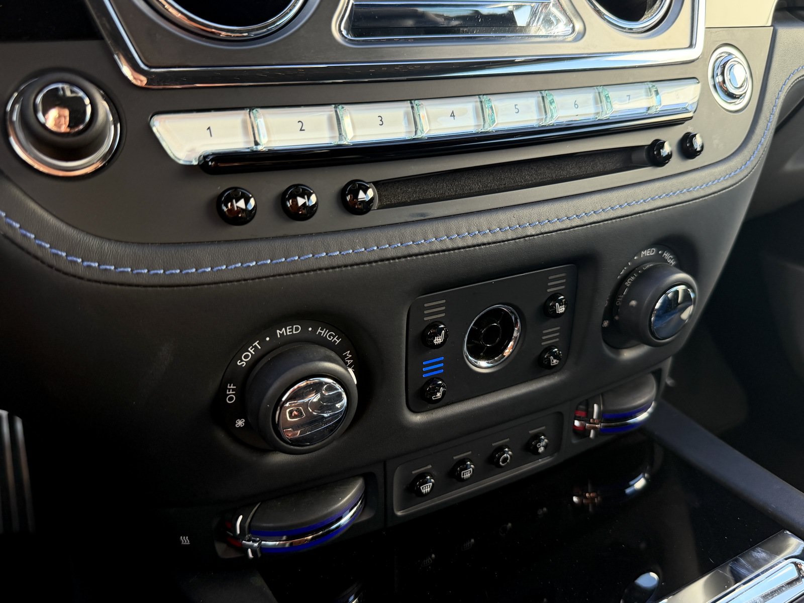 Used 2018 Rolls-Royce Wraith RWD image 16