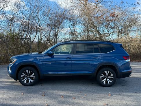 Used 2025 Volkswagen Atlas SE image 4