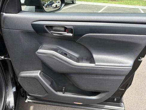 Certified 2025 Toyota Highlander XSE AWD/4WD image 15