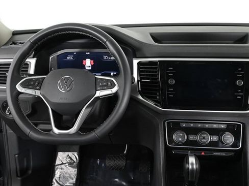 Certified 2023 Volkswagen Atlas SE w/ Panoramic Sunroof Package image 3