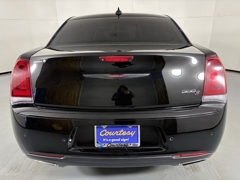Used 2021 Chrysler 300 S image 7
