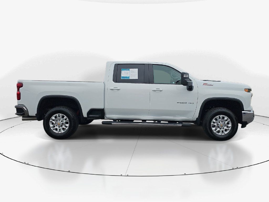 Used 2026 Chevrolet Silverado 2500 LT AWD/4WD image 5