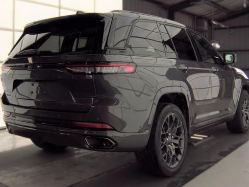 Used 2025 Jeep Grand Cherokee Summit w/ Obsidian Package AWD/4WD image 3