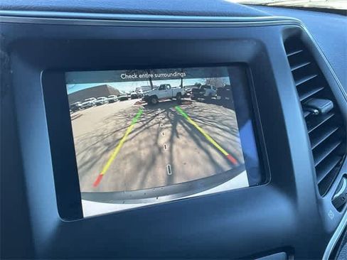 Used 2021 Jeep Cherokee Latitude Plus image 21