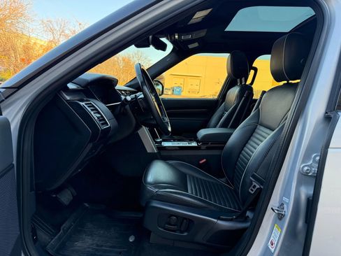 Used 2019 Land Rover Discovery HSE image 12