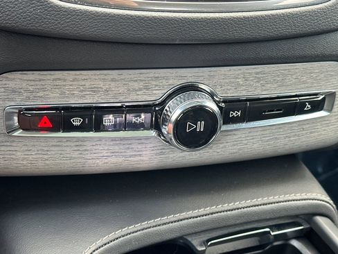 Certified 2025 Volvo XC90 B6 Ultra w/ Protection Package Premier image 25