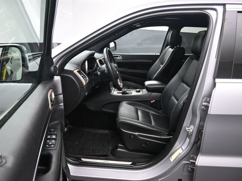 Used 2017 Jeep Grand Cherokee Limited AWD/4WD image 11