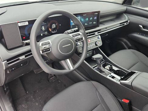 Certified 2025 Hyundai Tucson SE image 18