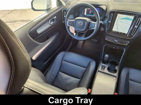 Certified 2025 Volvo XC40 B5 Core image 12