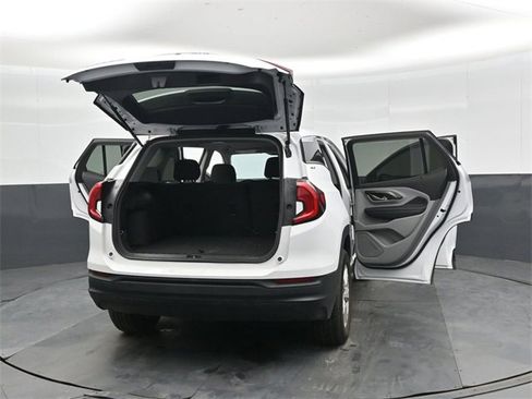 Used 2024 GMC Terrain SLE image 48