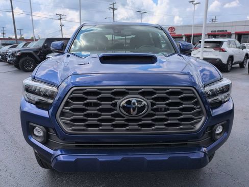 Used 2023 Toyota Tacoma TRD Sport AWD/4WD image 8
