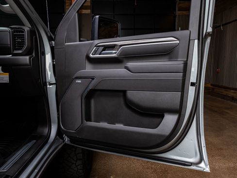 Used 2025 Chevrolet Silverado 2500 LTZ w/ LTZ Premium Package image 34