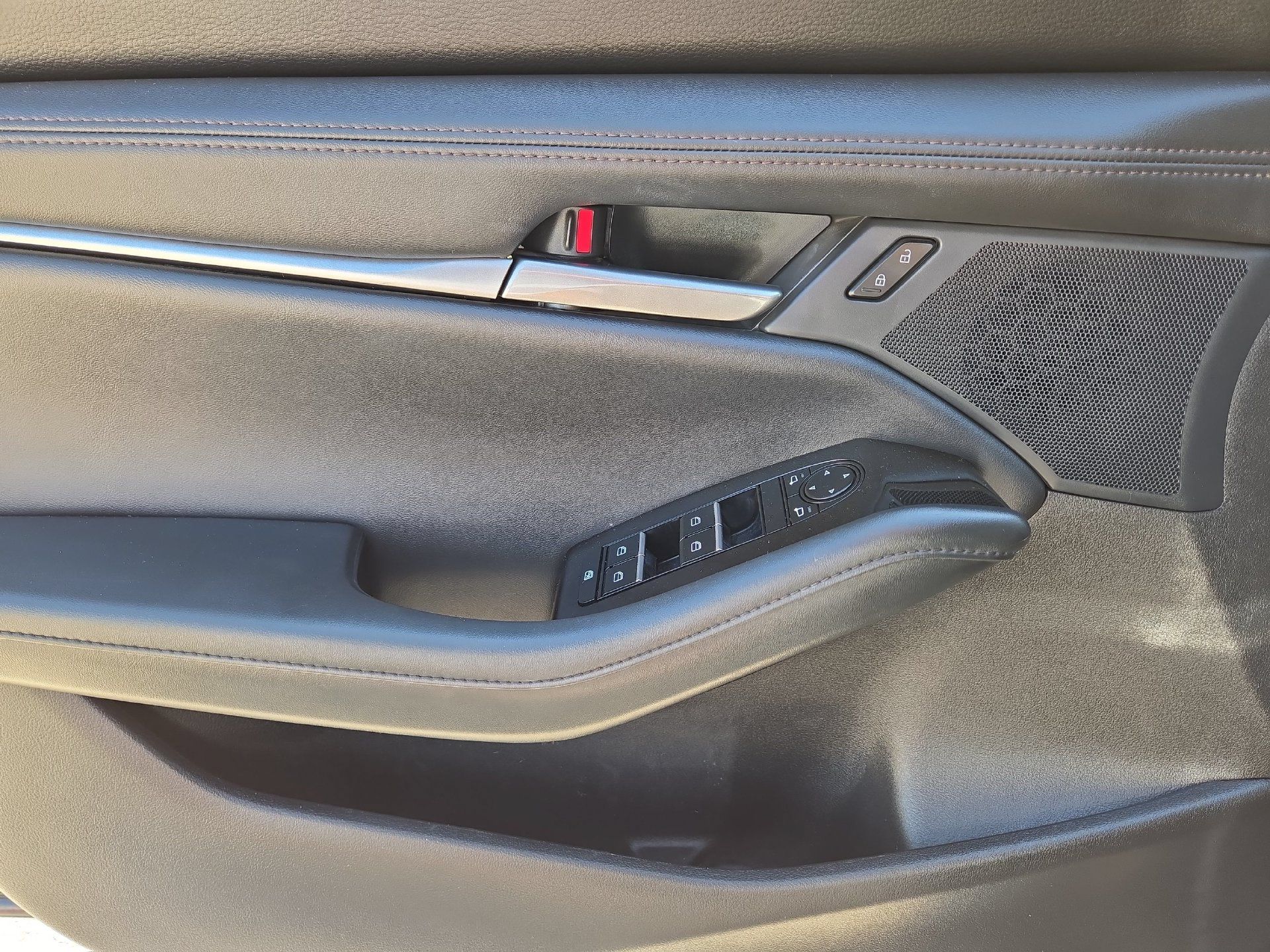 Used 2024 MAZDA MAZDA3 s FWD image 15