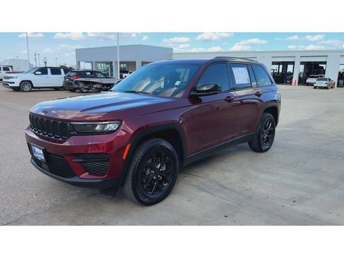 Used 2024 Jeep Grand Cherokee Altitude AWD/4WD image 4