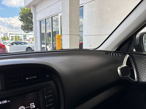 Used 2025 Kia Soul LX w/ LX Technology Package FWD image 35