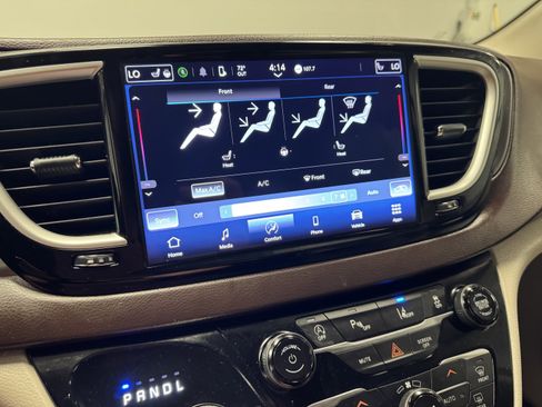 Used 2021 Chrysler Pacifica Touring-L image 25