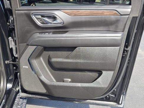 Used 2023 Chevrolet Suburban Z71 w/ Luxury Package AWD/4WD image 14