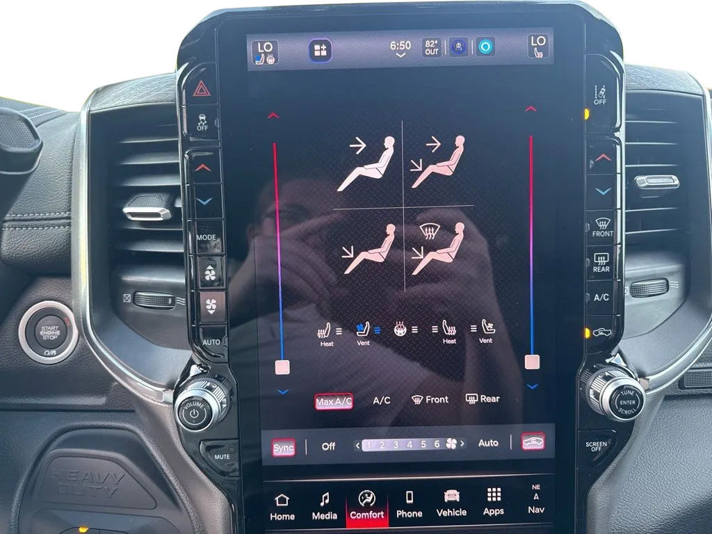 New 2026 RAM 2500 Laramie AWD/4WD image 17