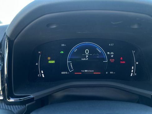 Used 2025 Toyota Camry SE w/ Convenience Package image 10