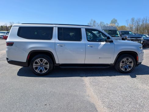 Used 2024 Jeep Wagoneer L Series II w/ Flexible Seating Group image 6