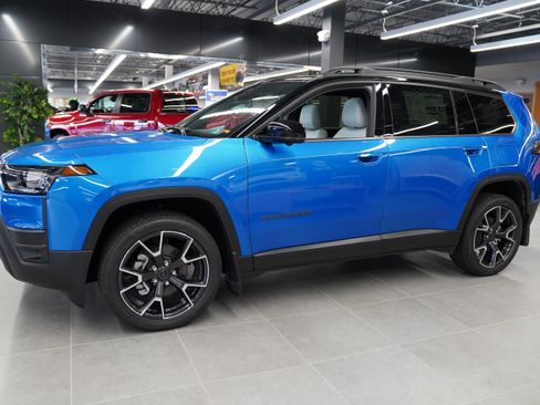 New 2026 Jeep Cherokee Overland w/ Advanced Pro Tech Group AWD/4WD image 10