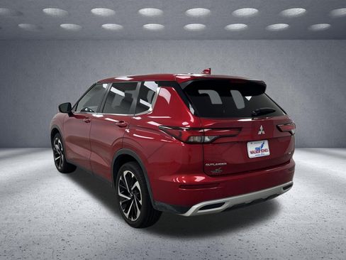 Used 2024 Mitsubishi Outlander SE Black Edition FWD image 3