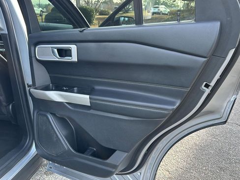 Used 2022 Ford Explorer Limited image 12