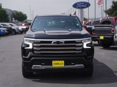 Used 2022 Chevrolet Silverado 1500 High Country w/ High Country Premium Package AWD/4WD image 3