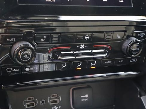 New 2025 Jeep Grand Cherokee L Laredo image 29