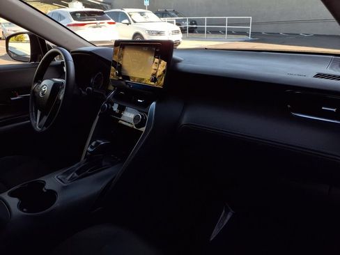 Certified 2021 Toyota Venza LE w/ Carpet Mat Package (TMS) image 24