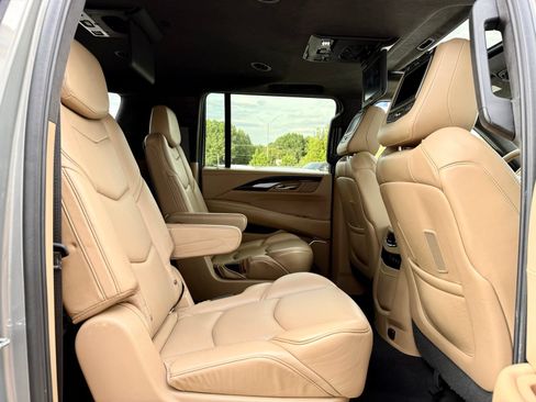 Used 2018 Cadillac Escalade ESV Platinum AWD/4WD image 24