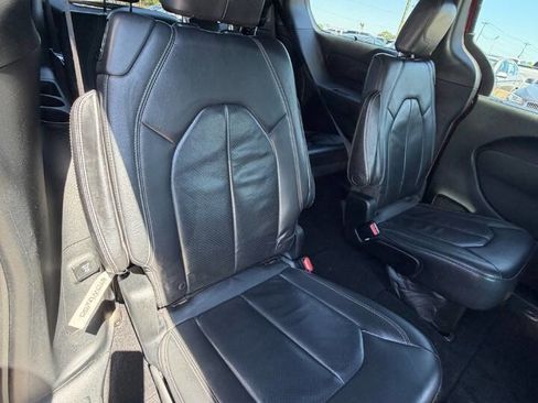 Used 2018 Chrysler Pacifica Touring-L Plus w/ S Appearance Package FWD image 22