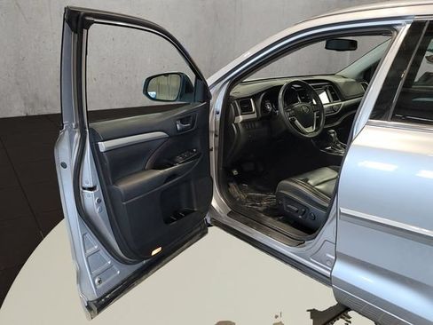 Used 2016 Toyota Highlander XLE AWD/4WD image 16