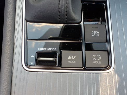 Used 2022 Toyota Sienna XSE image 21