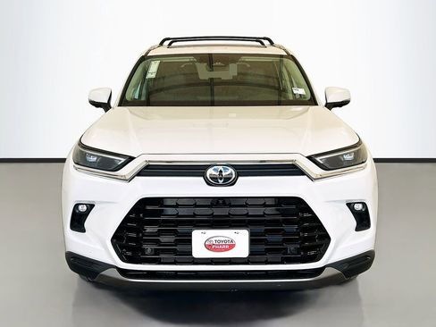 New 2026 Toyota Grand Highlander AWD image 2