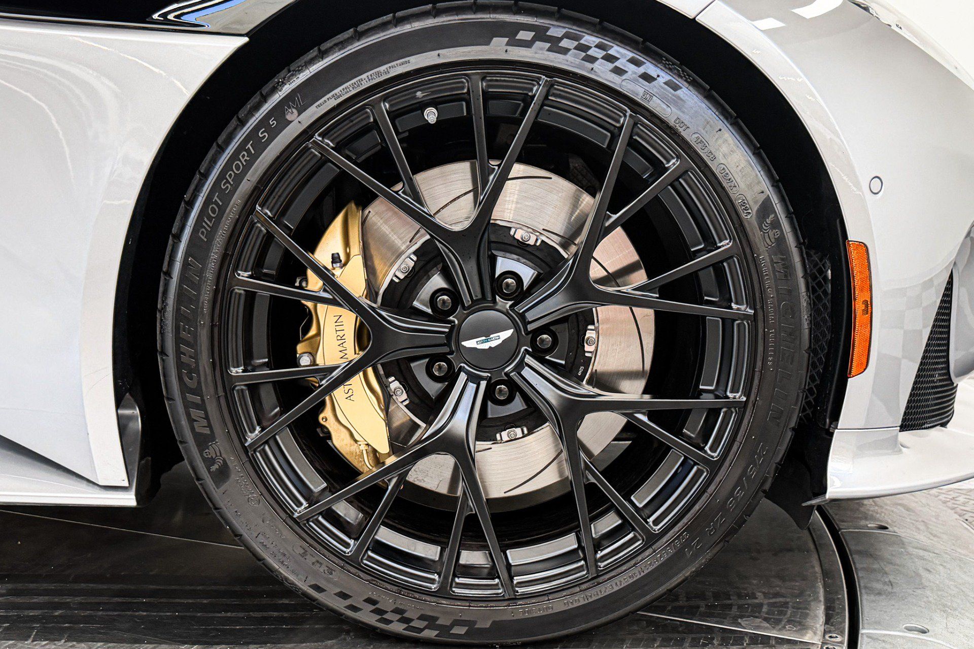 Used 2025 Aston Martin DB12 Convertible RWD image 35