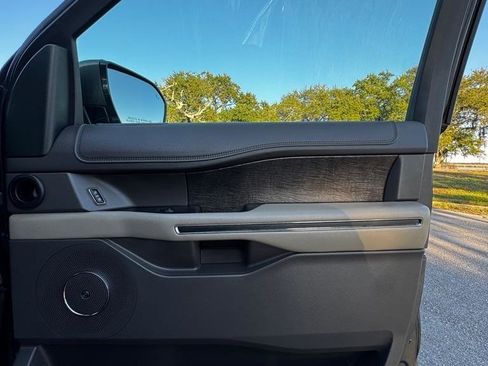 Used 2020 Ford Expedition Max Limited image 13