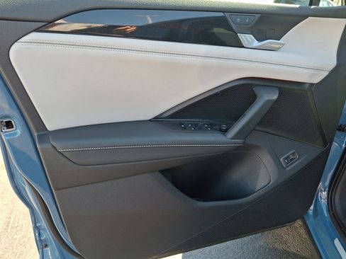 Certified 2025 Volkswagen Tiguan SEL R-Line image 15