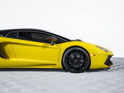 Used 2016 Lamborghini Aventador LP 700-4 AWD/4WD image 3