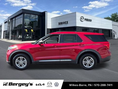 Used 2021 Ford Explorer XLT w/ Equipment Group 202A AWD/4WD image 9