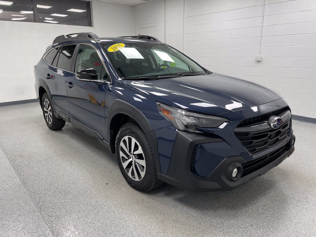 Used 2025 Subaru Outback Premium AWD/4WD image 4