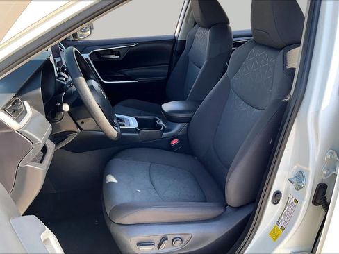 Used 2025 Toyota RAV4 XLE FWD image 8