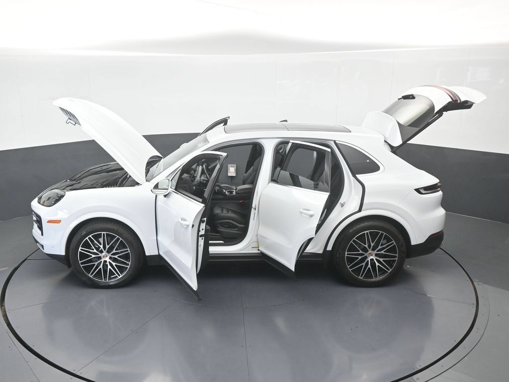 Used 2025 Porsche Cayenne AWD/4WD image 76
