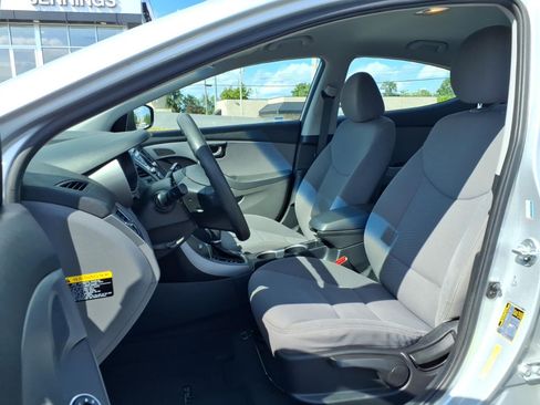 Used 2016 Hyundai Elantra SE w/ Option Group 02 FWD image 5