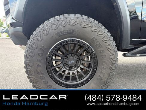Used 2024 Chevrolet Colorado ZR2 w/ Technology Package AWD/4WD image 16
