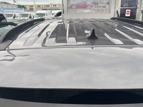 Used 2023 Ford Explorer XLT w/ Equipment Group 202A RWD image 4