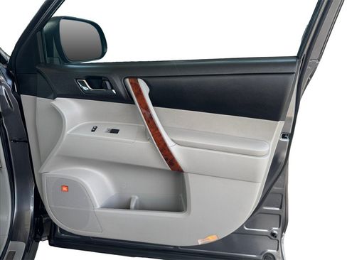 Used 2013 Toyota Highlander Limited FWD image 19