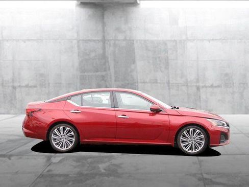 Used 2023 Nissan Altima 2.5 SL FWD image 5