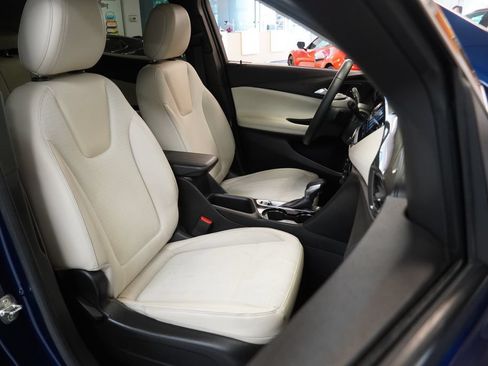 Used 2022 Buick Encore GX Select AWD/4WD image 35